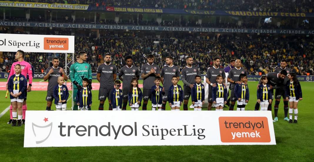 Fenerbahçe Fatih Karagümrük maçından çok özel fotoğraflar: Geri dönüş coşkusu tribünlere böyle yansıdı 37